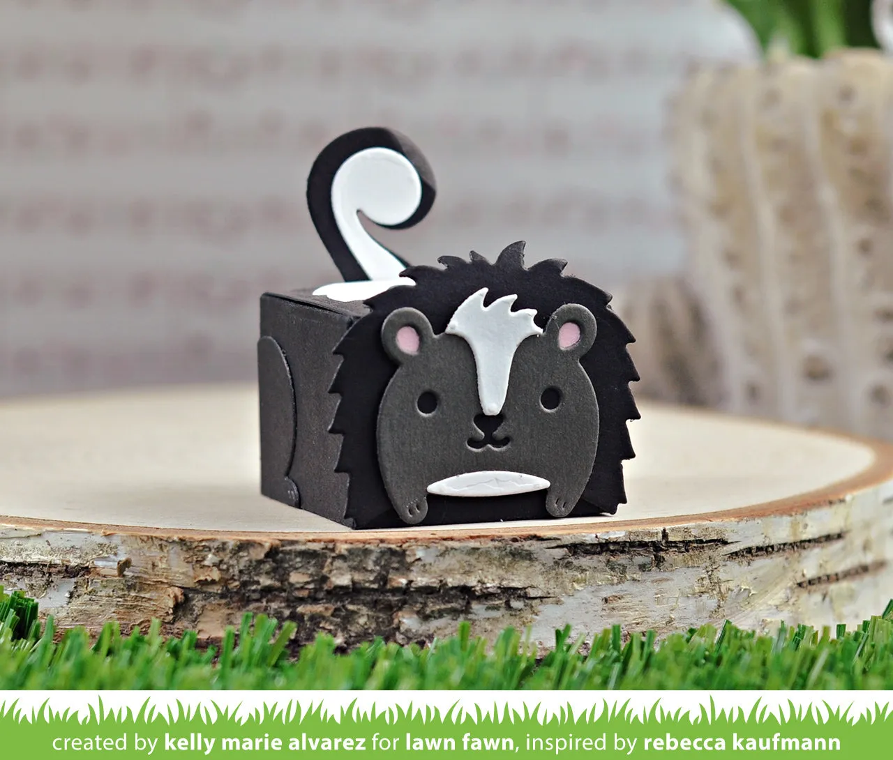 Lawn Fawn Lawn Cuts Tiny Gift Box Skunk Add-On Stanze Stinktier