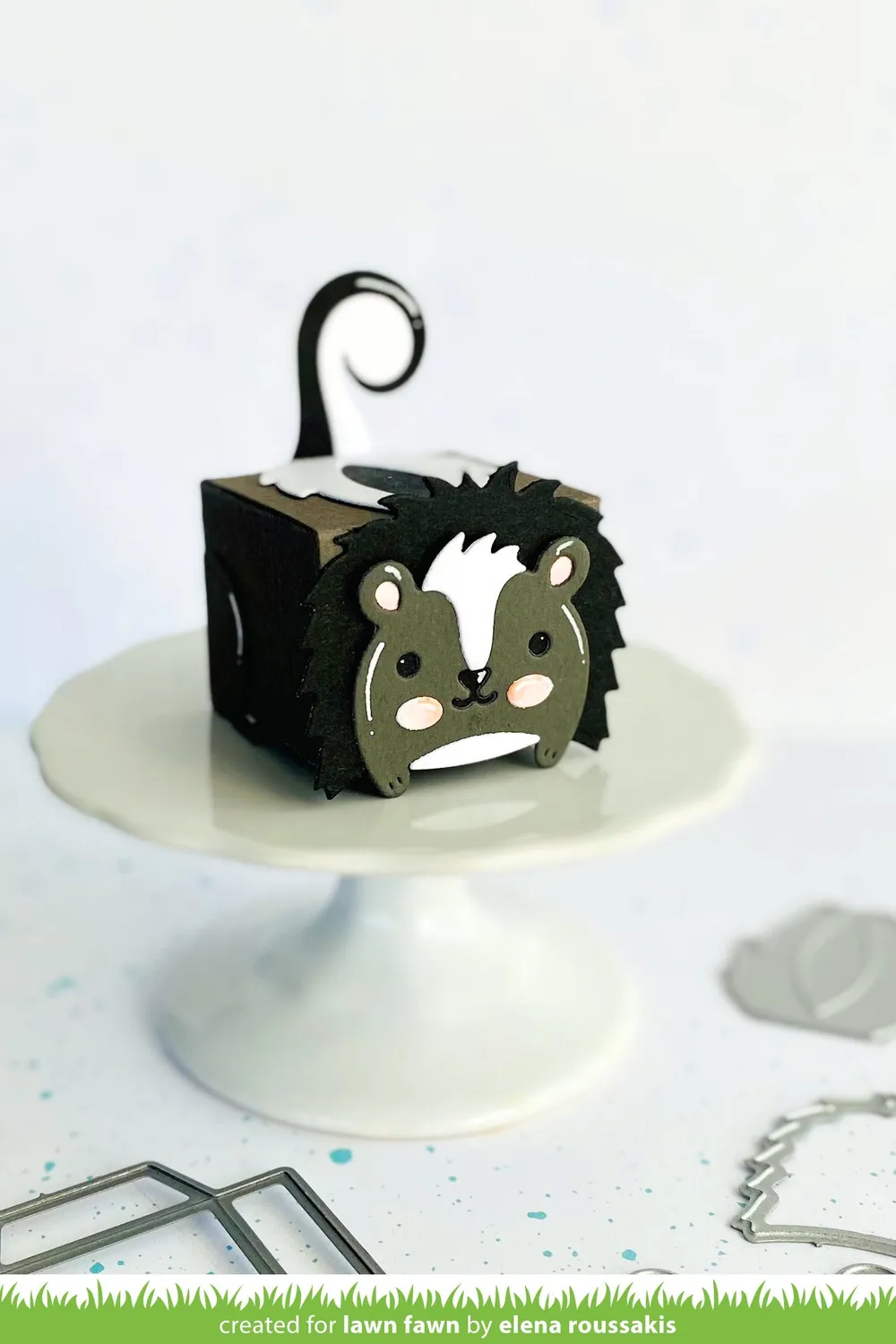 Lawn Fawn Lawn Cuts Tiny Gift Box Skunk Add-On Stanze Stinktier