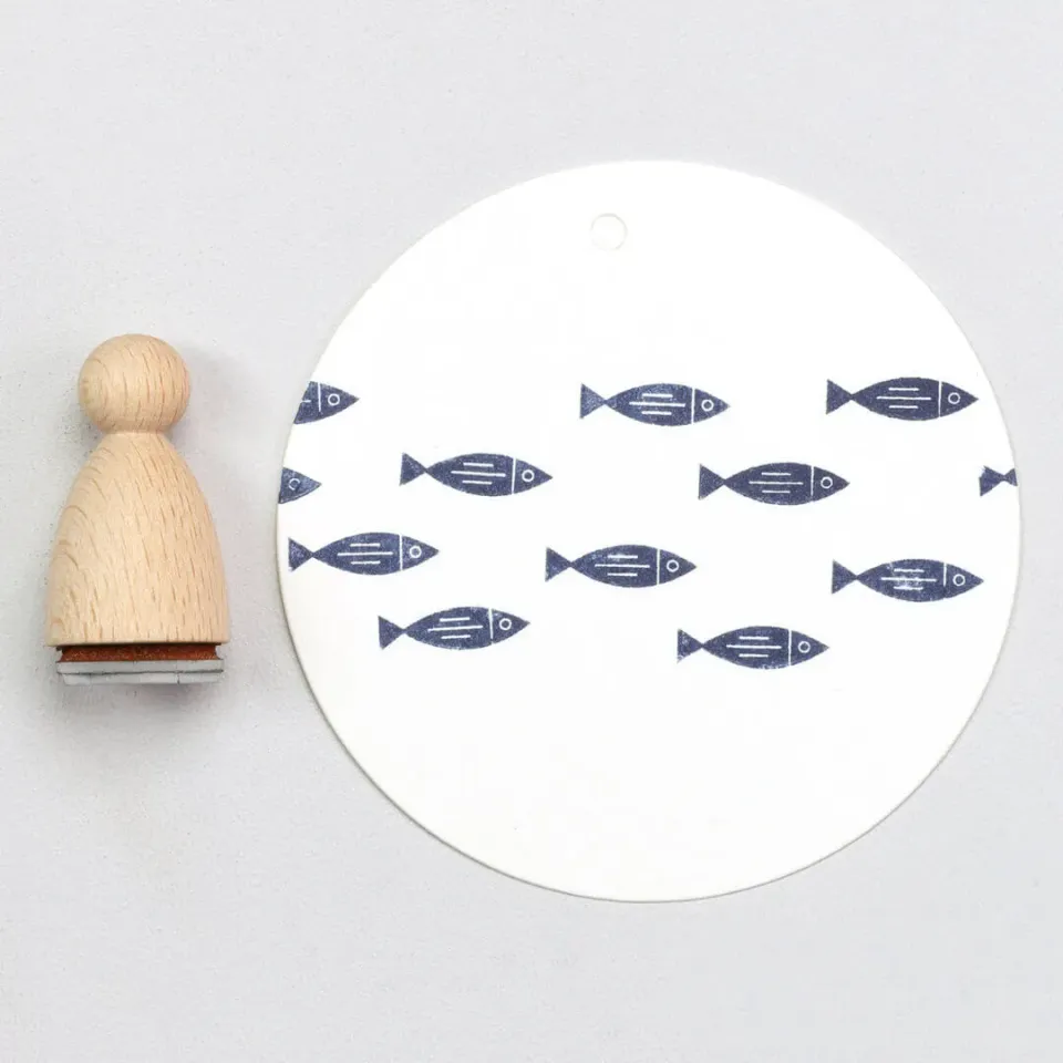 Perlenfischer Sardine Stempel 4x15 mm Maritim