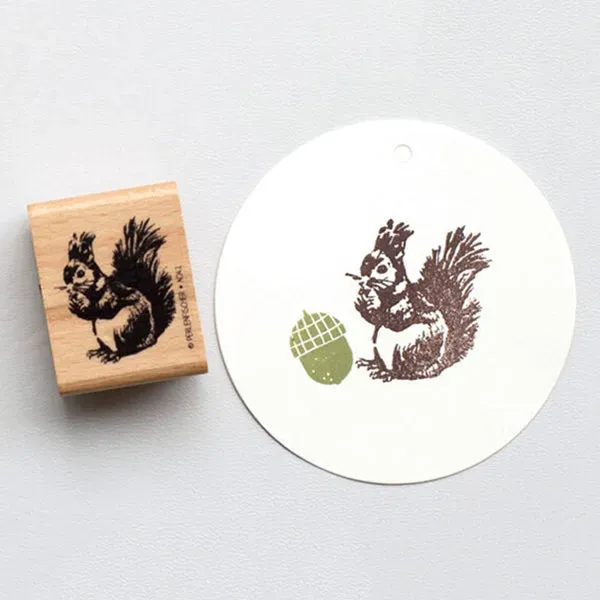Perlenfischer Eichhörnchen Stempel Holz 35x29 mm
