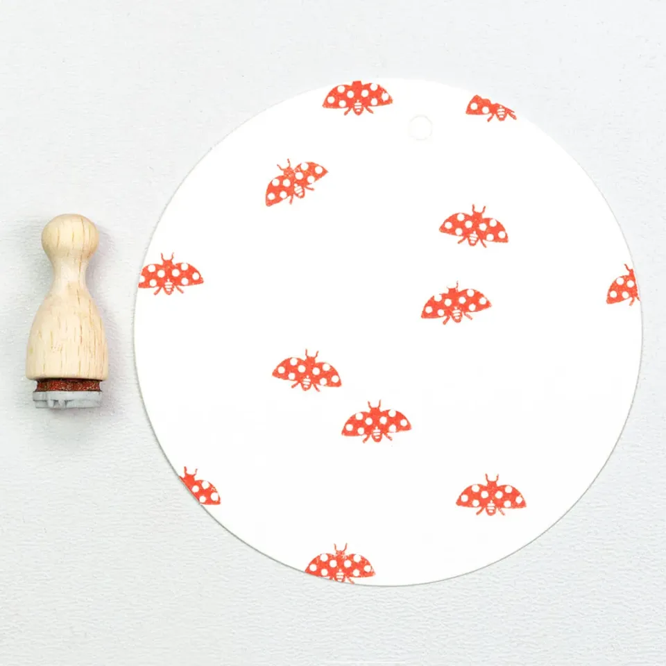 Perlenfischer Ladybug Flying Stempel 9 x 10 mm