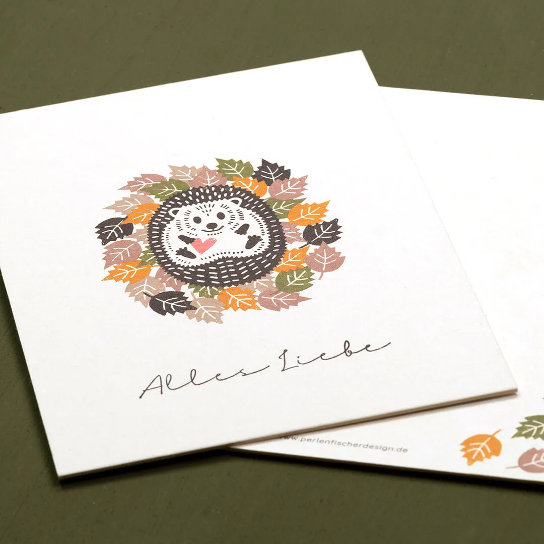 Perlenfischer Igel im Blätterwirbel Postkarte A6 Stempeloptik