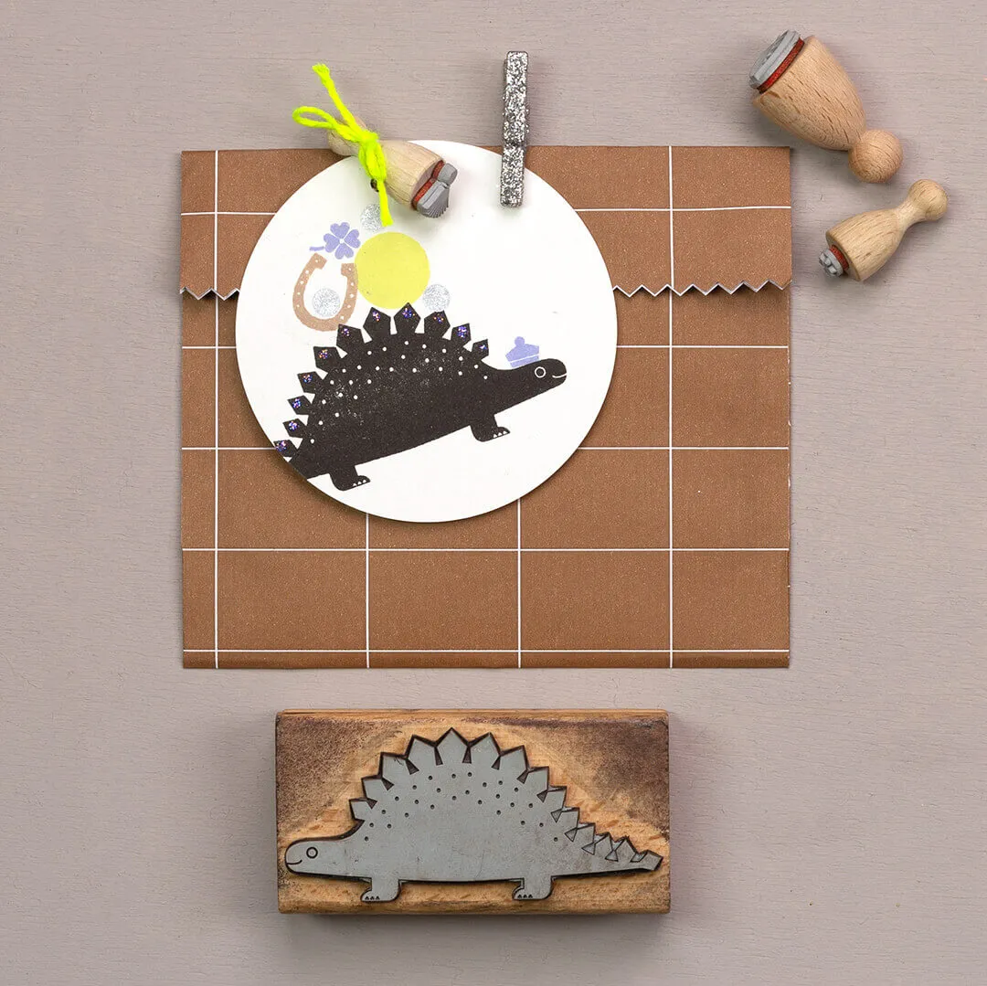 Perlenfischer Stegosaurus Stempel 72x32 mm Dino