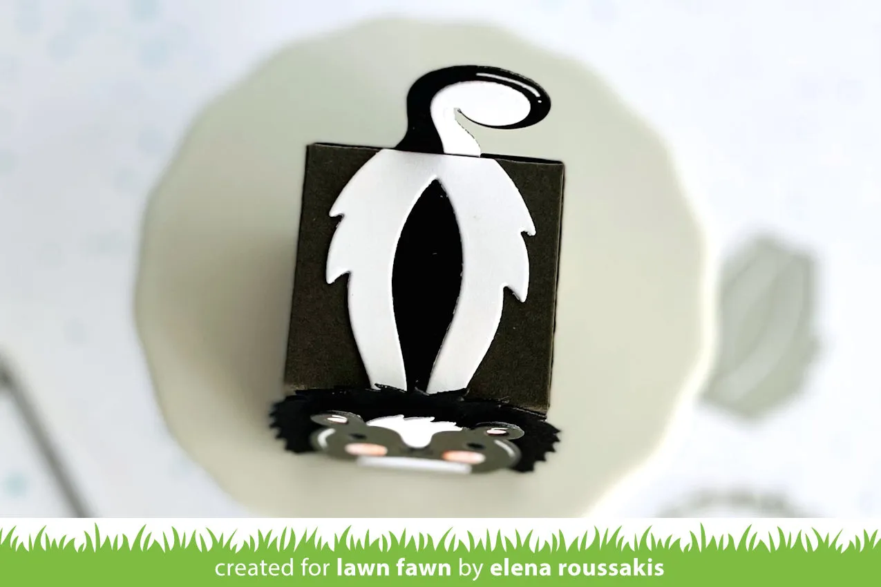 Lawn Fawn Lawn Cuts Tiny Gift Box Skunk Add-On Stanze Stinktier